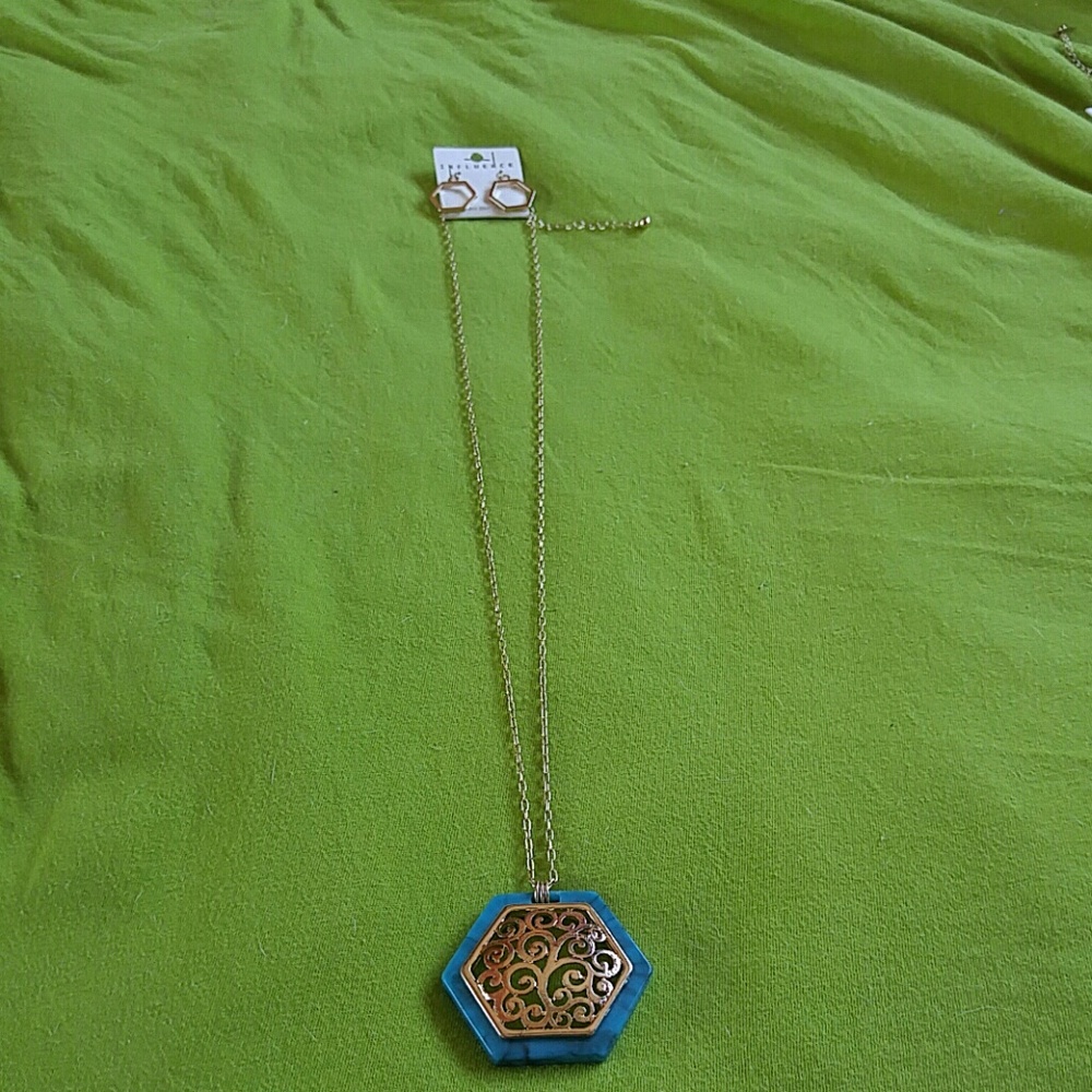 Necklace and earring set